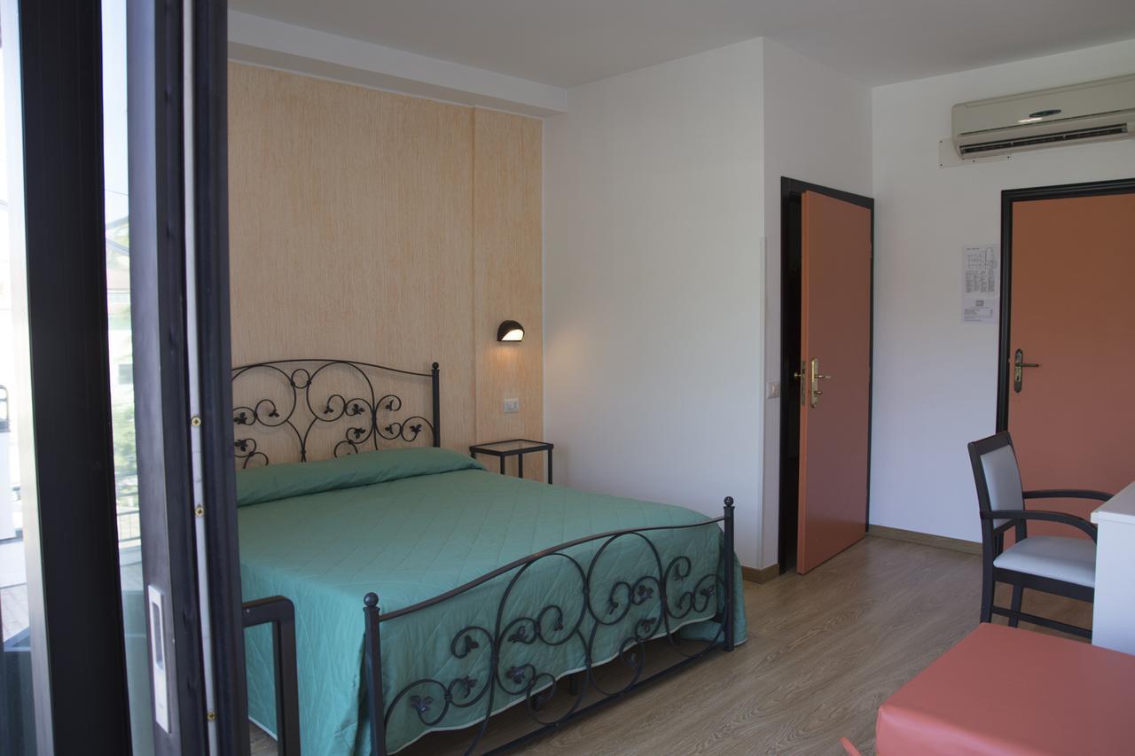 Ristorante Albergo Gerardo Di Masi Caposele Экстерьер фото